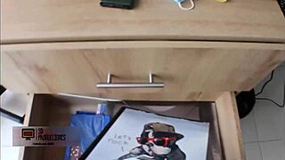 colegiala folla con su compañero de clase después de clases pov