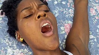 provoquei meu padrasto de calcinha ate ele me comer gostoso