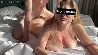 Grosse blonde BBW baisée dur à l'hôtel