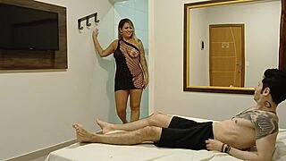 Gostosa Shows New Sexy Outfits To The Boy