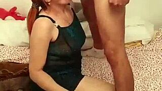 Mother-in-law sucks and gets ass fucked when girlfriend's away 😈