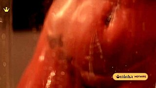 tomando aquele banho gostoso e provocando o fotógrafo