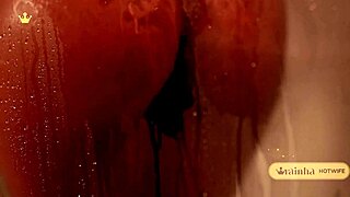 tomando aquele banho gostoso e provocando o fotógrafo