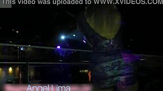 Angel lima sem calcinha na balada