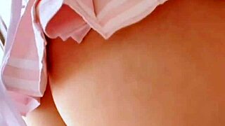 بنت صغيرة حلوة 18+ تتفشخ كسها الجميل بزب كبير لحد كريم باي أورجازم