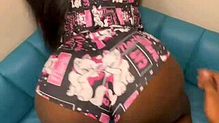 Colombiana pide un domicilio y paga con sexo caliente con creampie y cum in mouth