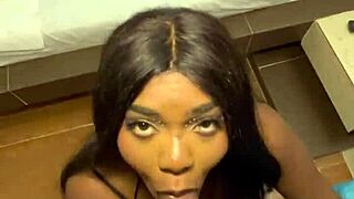 Colombiana pide un domicilio y paga con sexo caliente con creampie y cum in mouth