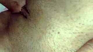 I watch this gostosa roçando in lingerie, she so hot!