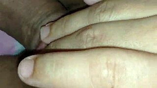 I watch this gostosa roçando in lingerie, she so hot!