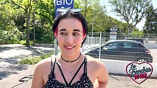 leila 18ans se gode avant de se faire baiser?