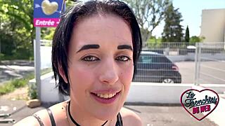 leila 18ans se gode avant de se faire baiser?