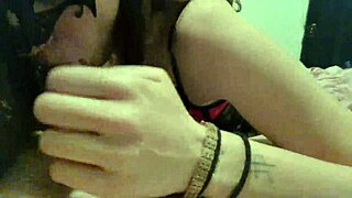 Il éjacule dans ma bouche et j'avale tout