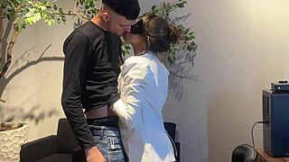 i, the secretary, passionately fuck the employee without protection