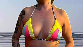 Deixei O Gar�om Da Barraca Da Praia De Pau Duro E Pedir Pra Pegar E Sentir O Volume