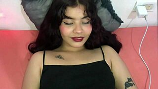 Follada con mi hermanastra en la cama de mis padrastros, bent over doggystyle creampie.