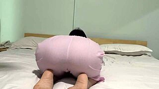 Does this juicy ass amateur girl want her friend watching her workout?