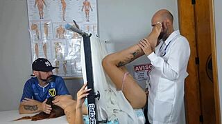 O Corno Esposa E O Ginecologista Falso E Tarado