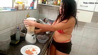 sarah rosa prepares sexy mousse de mamão in kitchen