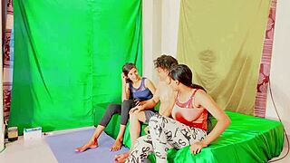 Rough teen 18+ sex ffm with riding and deepthroat 😏