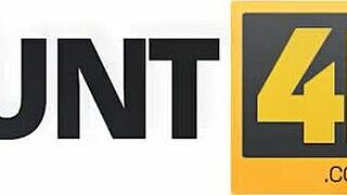 A guy takes money from a hunter who wanted to fuck his girlfriend in a pickup.