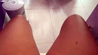 follandome el coño en público enfrente de mis clientes