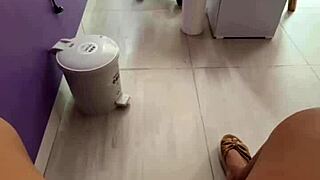 follandome el coño en público enfrente de mis clientes