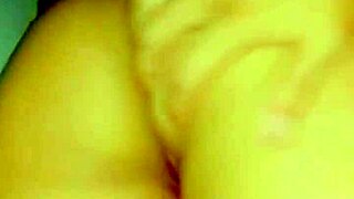 sexy latina se desnuda y muestra su gran culo homemade