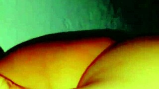 sexy latina se desnuda y muestra su gran culo homemade