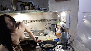 Estefani in casting prepares pancakes naked