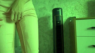 Female Desperation Leads To Peeing In Jeans