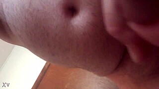 Masturbating my huge cock feels amazing 😍