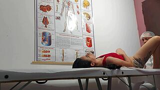 Gynecologist fingers patient's asshole and fucks her! 😏