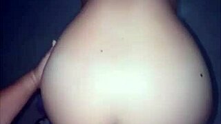 latina puta mamando y cabalgando a cliente afortunado hasta sacarle su leche