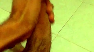 sacándome la leche lentamente