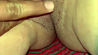 latina puta mamando y cabalgando a cliente afortunado hasta sacarle su leche