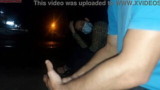 sério eu corro o risco de colocar meu pau na frente dessa mulher esperando o ônibus veja oque ela fez