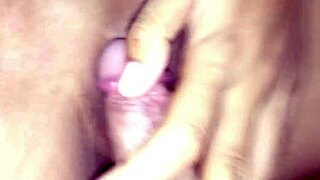 so horny because she rubbed my pussy 😍