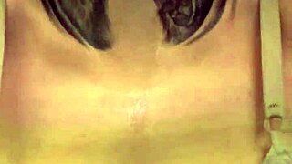 Influencie Famosa Não Percebe Que Foi Treinar de Sutiã na Academia os Marombas Passava e Ficava Olhando Ela Toda Molhadinha Que Escorria Pelas Pernas Até a Buceta Molhar