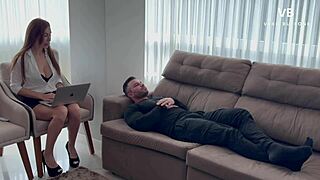 Big-ass psychologist attends to a patient with cuckold syndrome 😏