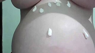 Pregnant milf gets creamy massage.