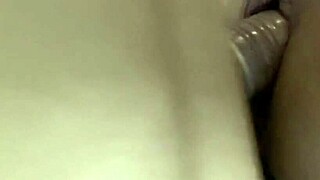 madrastra latina sorprende en baño con pica grande