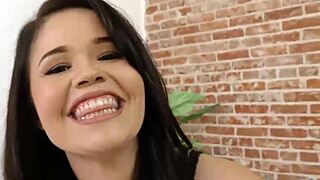 wild babe yhivi drains your dick with her hands 😏