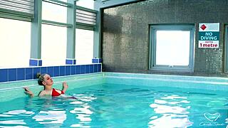 Dallas Rayne Kisses And Fingers Girlfriend In Lesbian Pussy Licking