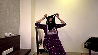 Viral sex with burka girl in Oyo hotel!