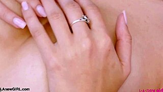 I's a tall pretty brunette model showin' my sexy body