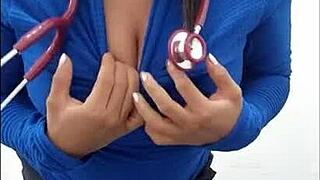 Porno real de enfermera latina en servicio hospitalario la muy zorra hace porno casero en la oficina del jefe