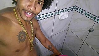 Pretinha sucking big cock in shower 😏