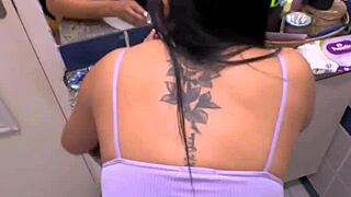 ella tiene ganas de follarme y me convenció enviándome una foto desnuda en whatsapp