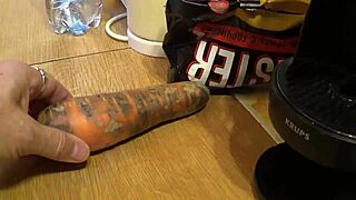 An amateur prepares a carrot in a simple way.