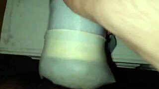 Cuming on top of a homemade pussy summer wank